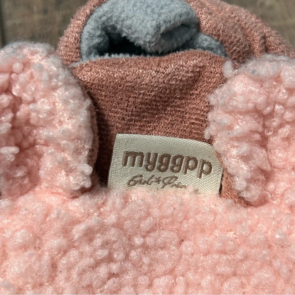 The Unbranded Brand these pink